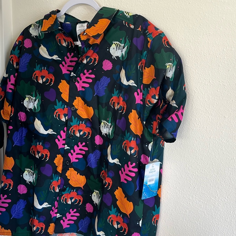 NWT men’s little mermaid Disney shirt